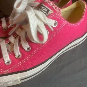 Women’s Converse Chuck Taylor AllStar low sneakers, size 9 Pretty Pink, like new